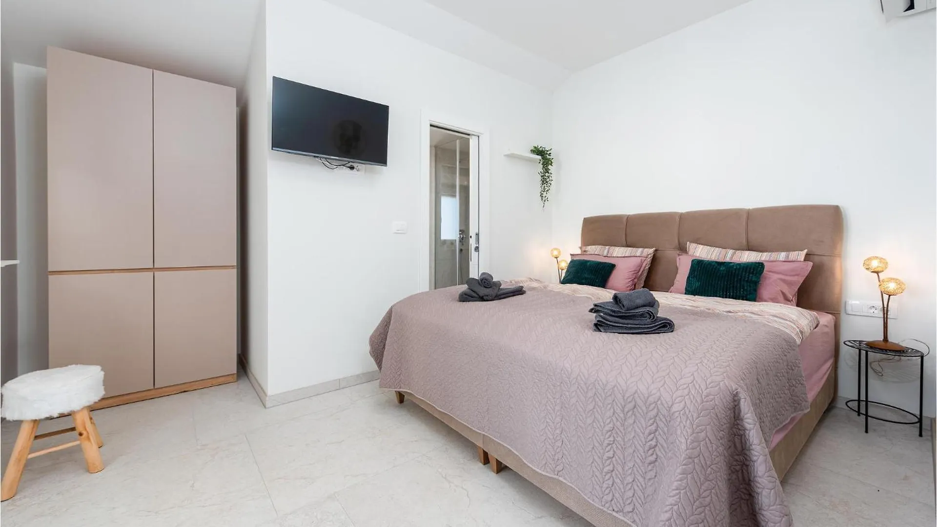 Cozy Home In Vrsi With Outdoor Swimming Pool Croazia