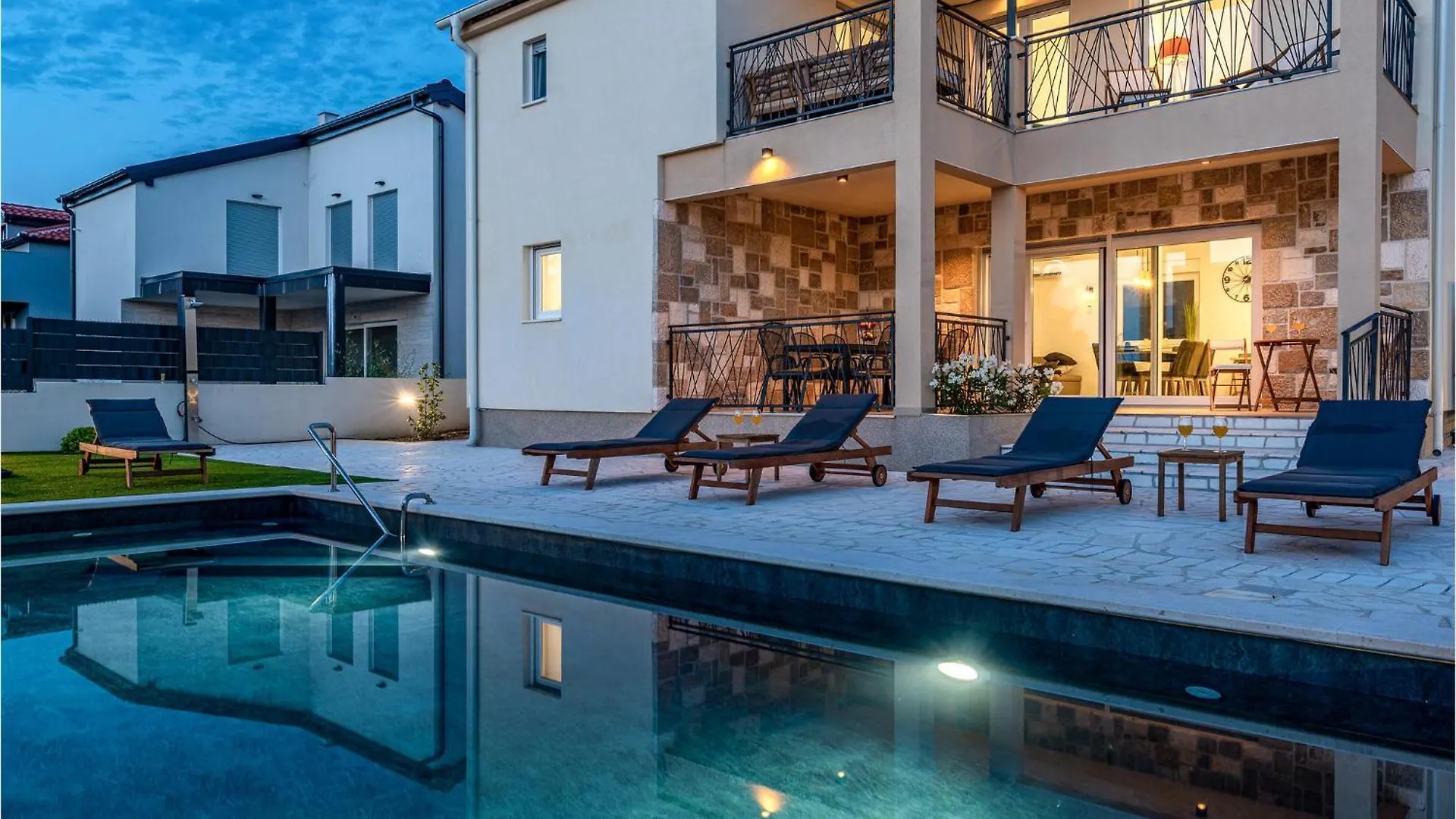 Cozy Home In Vrsi With Outdoor Swimming Pool